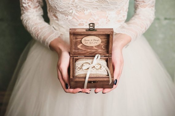 ringbox with ribbon tie