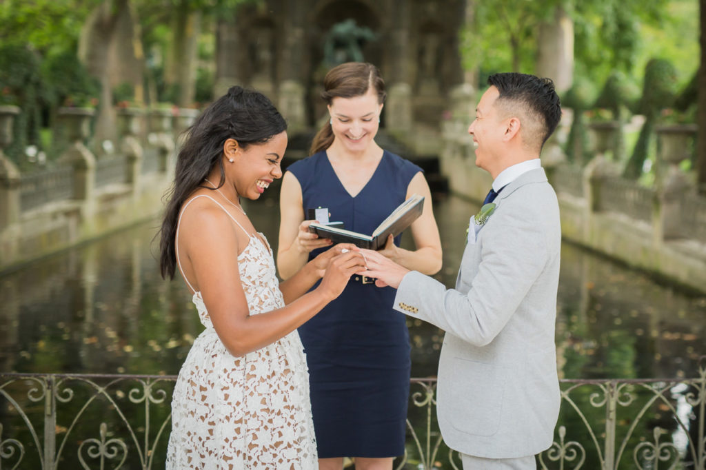 Wedding officiant in Paris - Laura Montorio