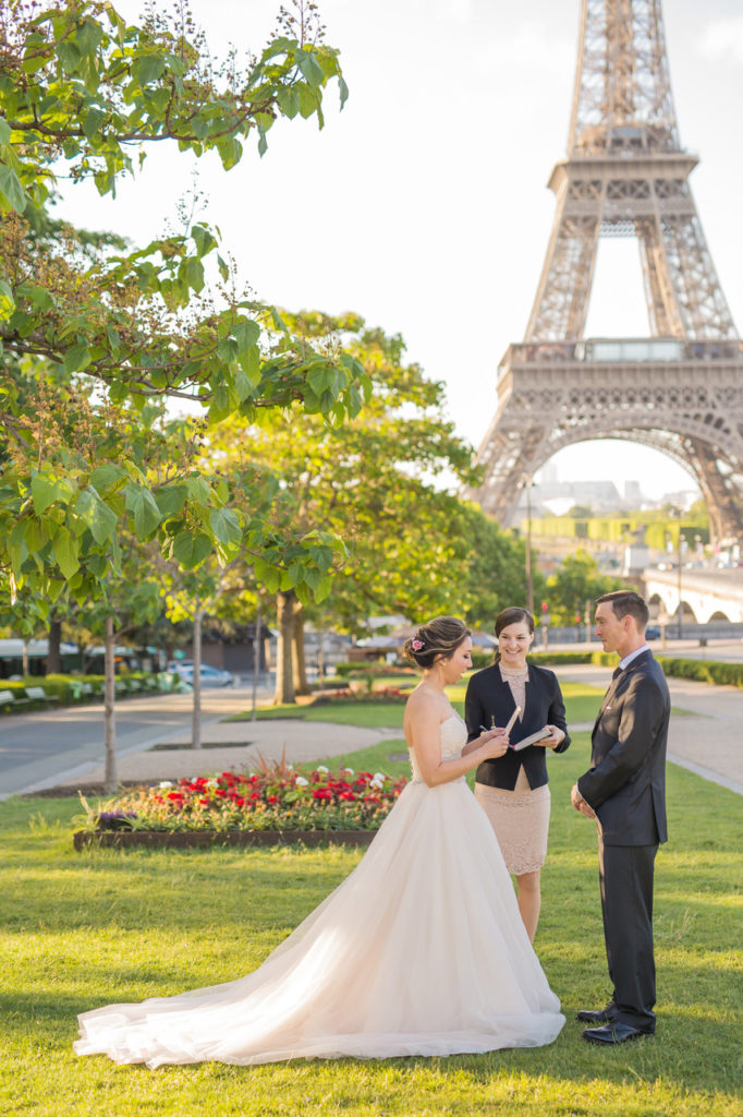 Wedding officiant in Paris - Laura Montorio