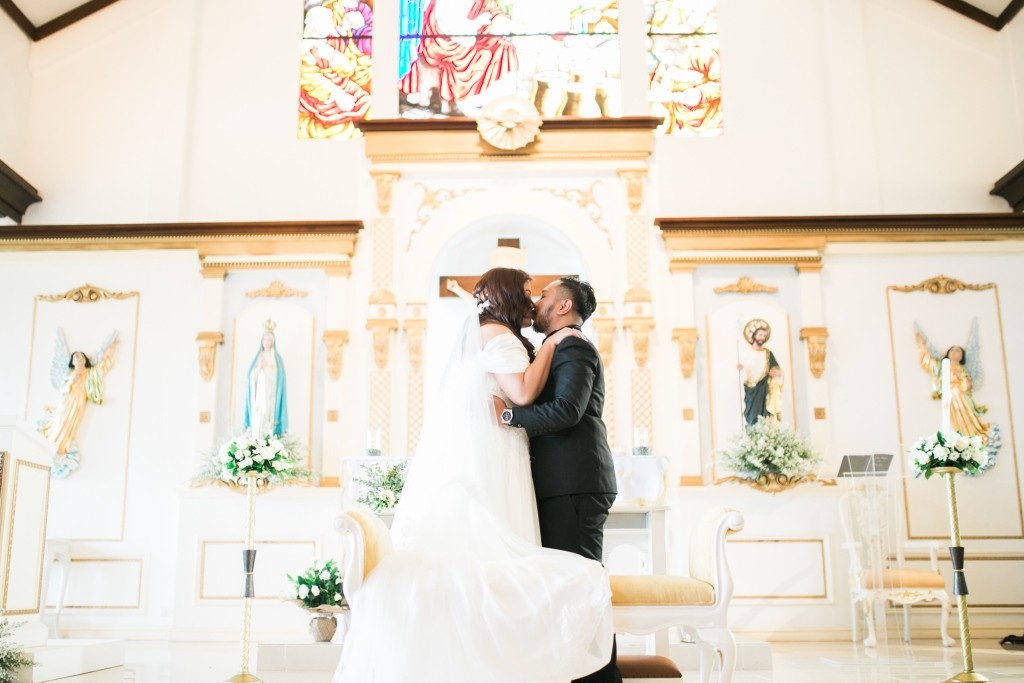 The wedded kiss