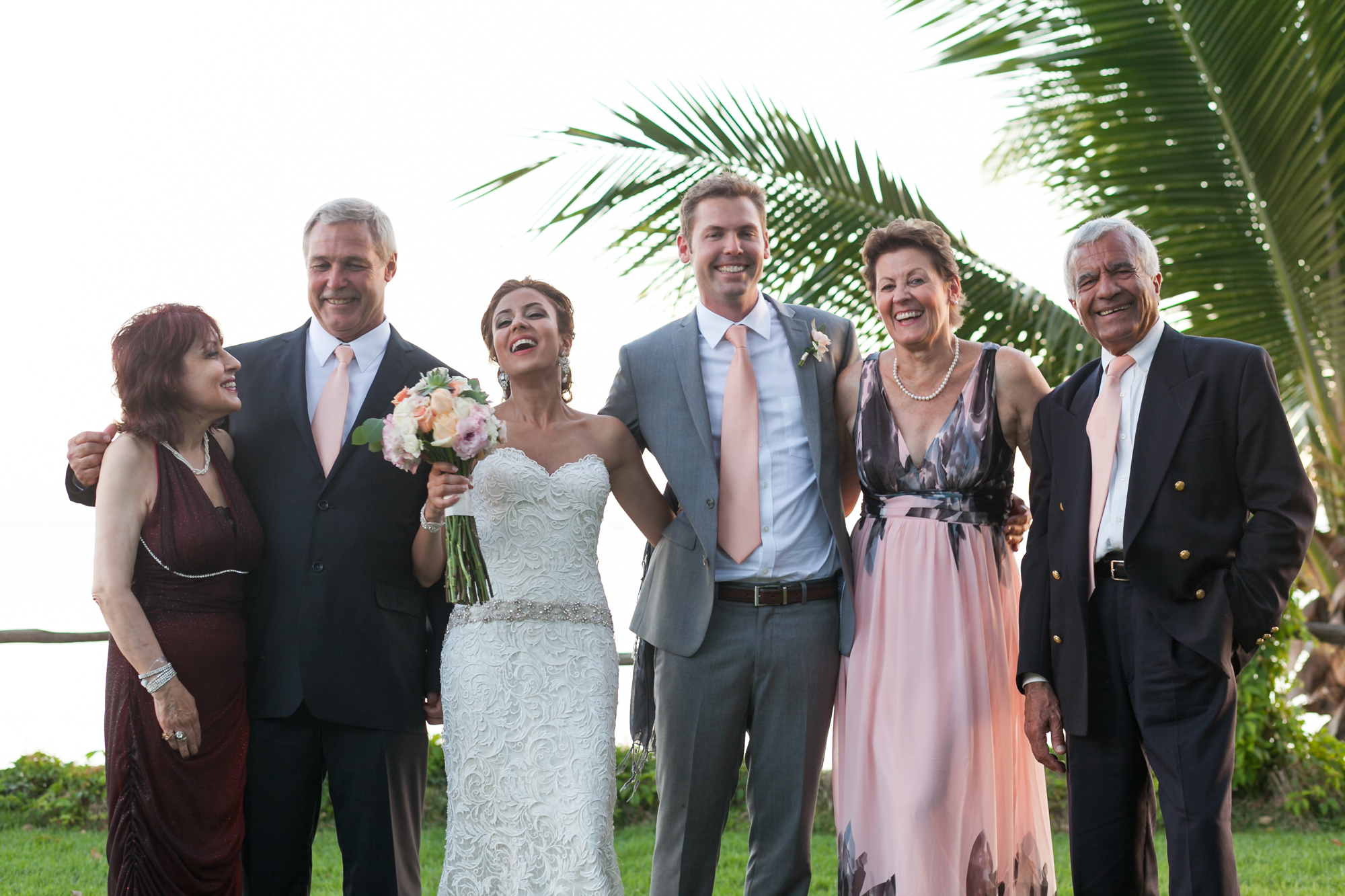 Photo by Ulises Guerrero Family wedding photo