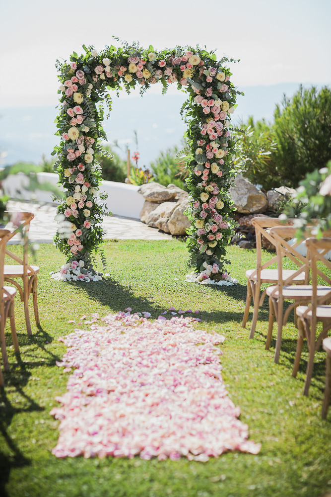 Stunning floral arch - Eloy Muñoz Photography