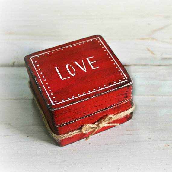 Red rustic ring box by Varma Lumo